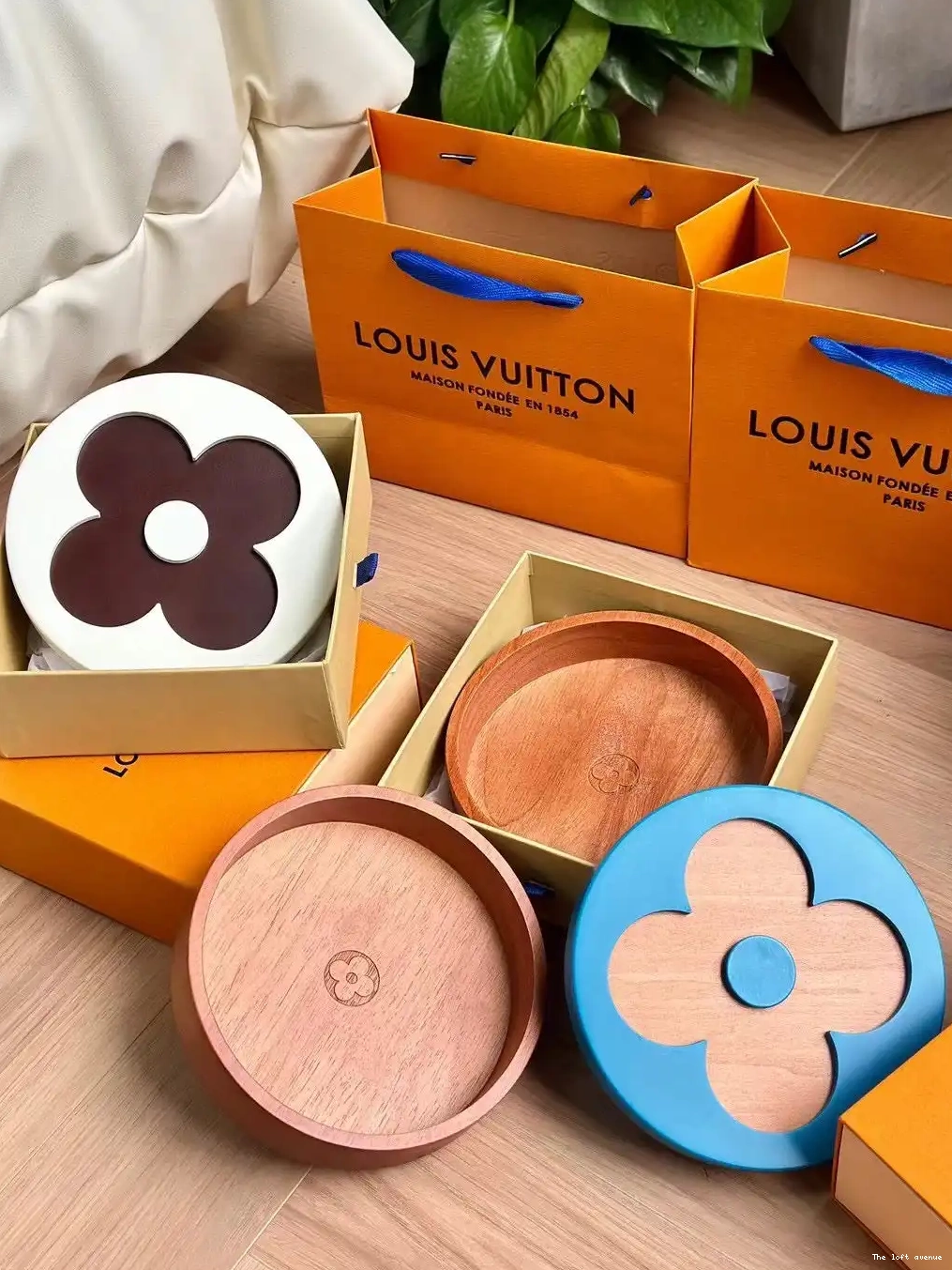 CUSTOM FLOWER LV BOX 0605